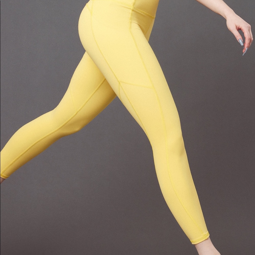 Fabletics Oasis 7/8 Pocket Legging Yellow